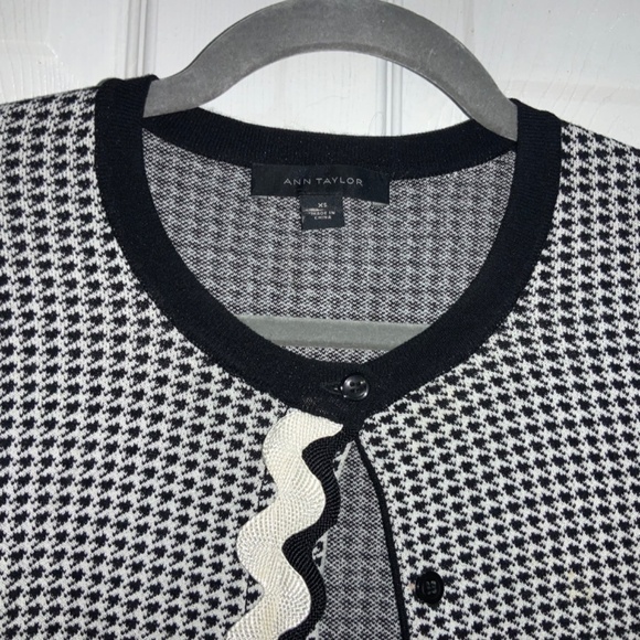 Ann Taylor Houndstooth button front Cardigan Sweater sz XS rickrack trim - Picture 4 of 8